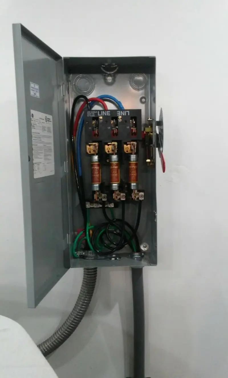 Three-phase disconnect switch installed for Smoke Detector Installation in Verona